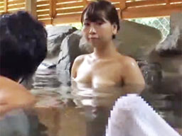42240 - 混浴温泉で見かけた男性に欲情してしまうお姉さん