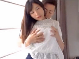 42242 - 人妻が電気屋のおじさんを誘惑して弄ぶ