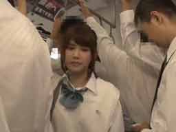 42949 - 友人と別れた後に多数の男性に襲われてしまう女子校生