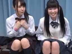 42972 - モニター調査と言われて来たJK二人が流れでH