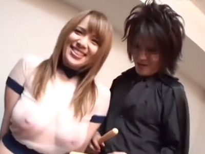 59104 - 「付き合いたいからこういう事するんだよ…？」周りにバレないように手コキで誘惑してくる肉食系ギャル