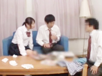 56325 - ロリ顔JKが同級生をからかい誘惑→我慢できずに生パコ開始w