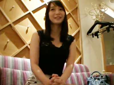 700178 - 真面目そうに見えて脱がすとTバックだった素人娘とハメ撮り