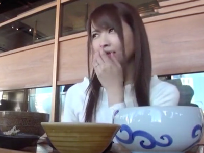 701263 - 「急いでいるので…」押しに弱い人妻がホテルまで着いてきたので中出し