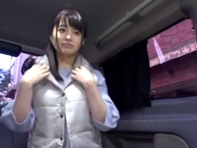 702841 - アンケートと称してナンパした美人妻に勃起チンポ見せつけて手コキ要求ｗ