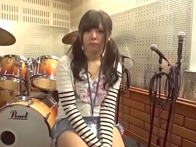 703637 - 笑顔が可愛いアルバイト店員を職場でハメ撮り→顔に濃いザーメンぶっかけｗ