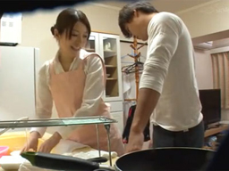 43844 - 仕事中に襲われる家政婦さん