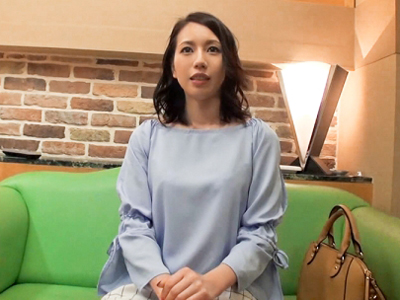 702473 - 真剣にインタビューに答え天然魅力で男を虜にする美女とソフトSMセックス
