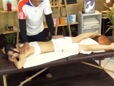 62609 - 「先生！挿ってます！」マッサージ中に中出しレイプされるスレンダー美女
