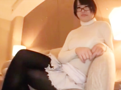 63800 - 「奥まで当たってる」ドスケベボディのメガネっ娘とハメ撮り性交！