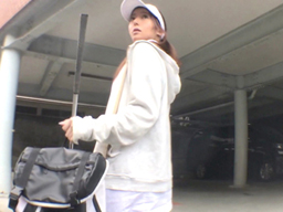 44234 - ゴルフ練習中にナンパされそのままホテルへ行ってしまうお姉さん