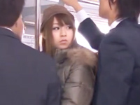 688186 - 「やっ‥なんですか！？」巨乳ギャルが電車内で複数の痴漢に喘ぎまくってその場でパコ開始ｗ