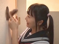 697914 - 好奇心旺盛なロリJKが壁から生えたおじさんチンポをフェラ抜きｗ