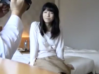 60557 - 真面目な黒髪美人妻が出入り業者とパコ→他人棒との不倫SEXにのめり込み！