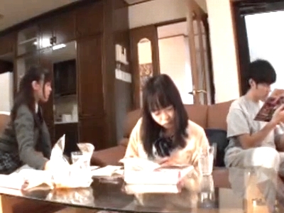 700269 - 「やだ…撮らないで」バーで働く美人看板娘を店内で容赦なくパコるｗ