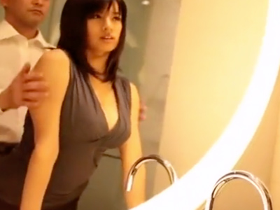 701070 - ファーストクラス限定VIPマッサージサービスでCAさんと機内パコ