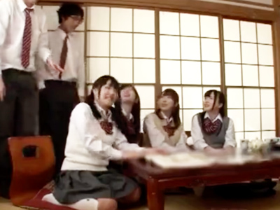 59007 - 水着黒ギャルが解放感溢れるビーチで青姦3Pパコ！