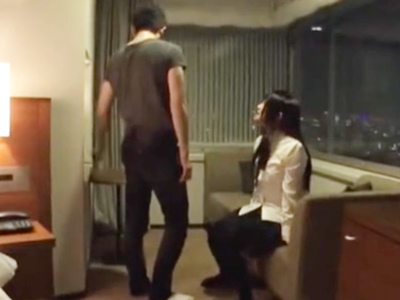 703571 - 床に寝そべらせたチンポたちから順に連続中出しされる美女