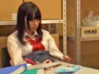 55619 - 親友宅にお泊りで親友彼氏に求められてしまう