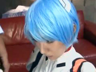 63700 - ダッチワイフと化した美少女をバックガン突き→顔射フィニッシュ！