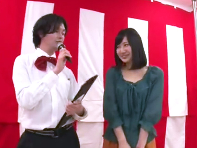 61848 - 結婚4年目で既に夜の営みはないエリート証券マンの妻が、デカチンが悩みの男性と密着ベロチュー素股！デカチン激ピストンでイキまくっちゃった美人妻