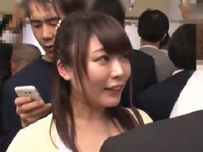 71950 - ムチ尻のお姉さんが鬼畜な痴漢男に電車内で襲われ強制中出し展開
