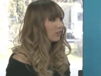 710278 - お尻がはみ出そうなホットパンツの痴女とトイレパコ