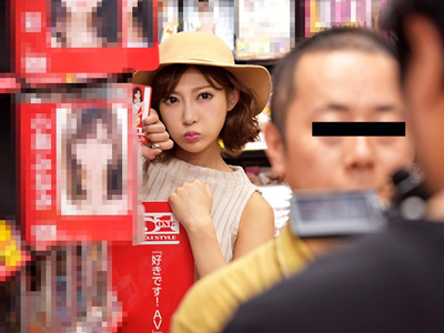 714361 - 事前予告なしの即ハメされてるのに笑顔で受け入れるメンタル強すぎ美少女