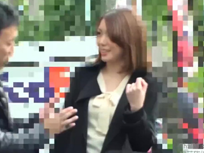 704861 - 巨乳＆微乳のトップAV女優にブルマコスプレさせて挟まれ童貞卒業