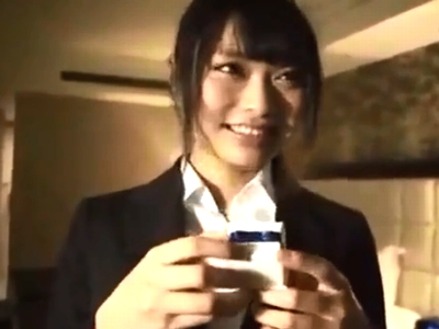 64560 - マッチョ2人の鬼ハメでたっぷり中出しされ絶頂するゆるふわ系素人娘