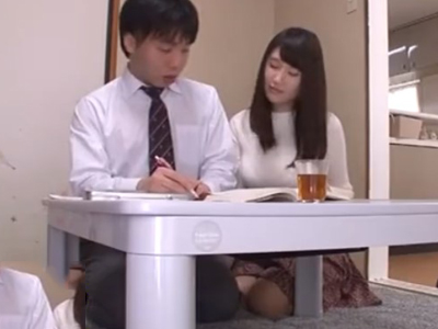 70550 - 訪問販売員の若チンポを巨乳で誘って即ハメしちゃう不貞妻