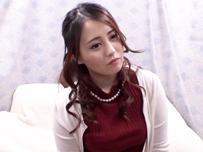 707709 - 素股でクリが擦れて欲情しちゃった人妻がモテナイくんと同情パコ
