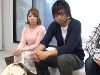 705351 - 草食系童貞には刺激が強い美人妻のラップ素股で挿入事故