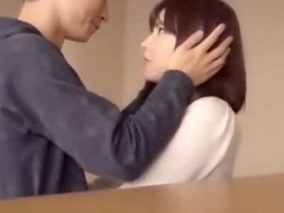 705693 - 草食系童貞には刺激が強い美人妻のラップ素股で挿入事故