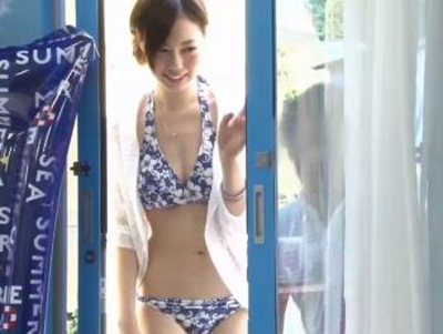 712550 - ノーブラTバックで家をうろつく嫁の連れ子に理性崩壊するパパ