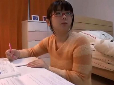 713299 - あどけないJCロリ妹が兄の前でオナニー→近親パコ