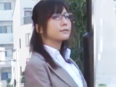 77661 - 痴漢に遭い身体を弄ばれながらマンコとケツ穴の両方にねじ込まれて辱しめを受ける美人OL