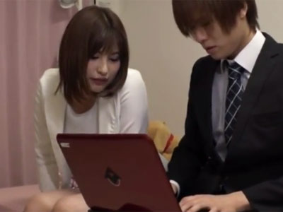 78300 - 家に招き入れた会社の後輩に強引に迫られてパコられる美人OL