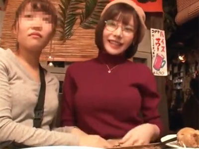 79837 - 眼鏡の似合うサブカル女子が居酒屋で隠れてチンポをフェラチオ抜き