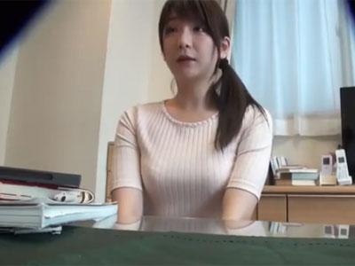 81323 - 家に招き入れた会社の後輩に強引に迫られてパコられる美人OL