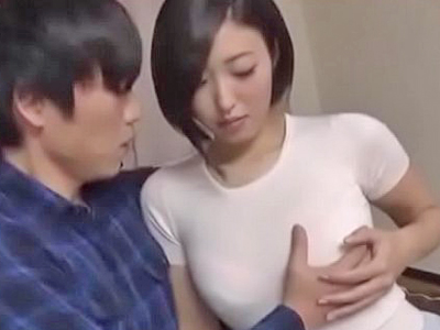 715079 - 若いチンポを巨乳で挑発→中出しに誘導するド不貞人妻