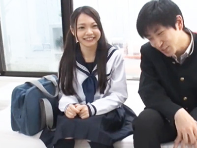 78558 - すぐ奥に彼氏がいるのに…男友達に無理やりハメられて感じる変態彼女