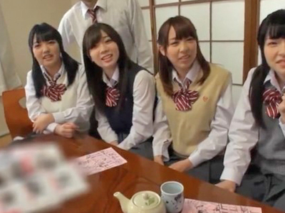 83777 - 小柄で可愛いロシアハーフ美少女が変態集団と濃厚パコ