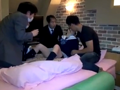 83721 - 診察に来た巨乳妻が主治医に騙されその場でハメられ→生中出し