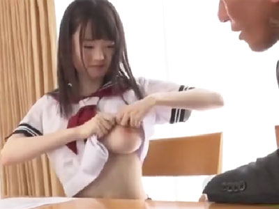 77290 - 制服姿のロリ巨乳JKが自宅でハメられ激しいイキ声を漏らしながらアクメ