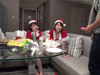 81191 - クリスマスシーズンにナンパGETしたロリ系の素人娘コンビをお持ち帰りパコ