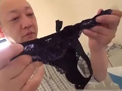 723251 - 自分の使用済みパンティを頭にかぶってオナニーしてた義父と近親パコ