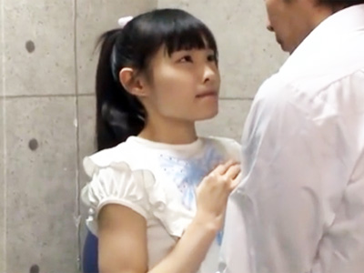 82196 - 「中に出してぇ！」貧乳で童顔な美少女が先生に孕ませ懇願