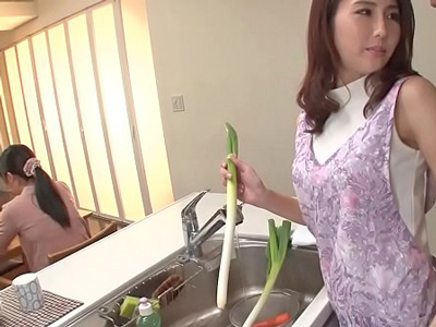 725043 - 嫁よりキレイな義母と中出し近親セックス