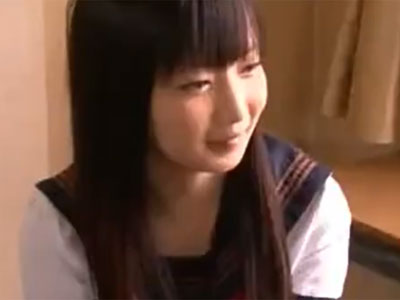 83595 - 制服姿の美少女JKが慣れた手つきで勃起チンポを手コキフェラ抜き